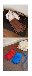 Détails de sacs bandoulière à franges bohèmes en daim marron, rouge et bleu royal