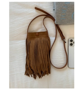 Petit sac à bandoulière en similicuir marron avec longues franges et sangle réglable