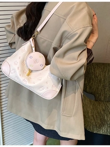Fashionable pink dumpling crossbody bag with bear embossing and a mini coin purse