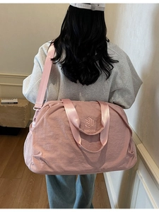 Pink minimalist large capacity travel bag for fitness and short trips with shoulder strap