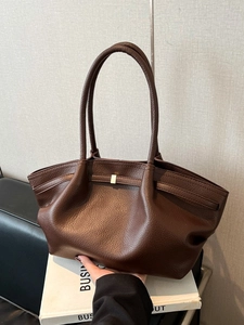 Retro Pebbled PU Leather Large Capacity Tote Bag For Women Minimalist Pleated Shoulder Underarm Bag With Gold Metal Buckle Fashion Commuter Handbag