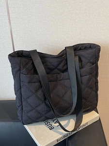 Women's Rhombic Quilted Shoulder Bag Large Capacity Padded Fabric Tote Bag Fashion Minimalist Commuter Underarm Bag