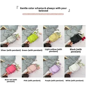 Mini sacs seaux en cuir en huit couleurs avec chaîne argentée et pendentif tulipe