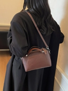 Braune Vintage Lederhandtasche für Damen mit Tragegriffen und praktischem Umhängeriemen