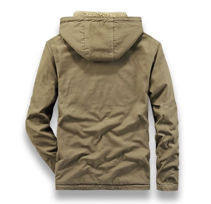 Dettaglio della giacca con cappuccio kaki con spessa fodera in pile e twill di cotone