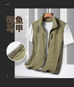 Détail du gilet de pêche vert olive avec maille respirante et poche zippée pratique