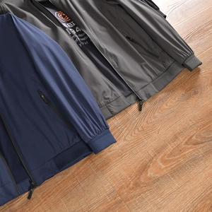 Vestes d'extérieur légères pour hommes avec col montant en bleu marine et gris foncé