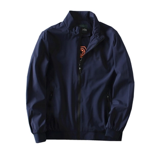 Giacca da uomo blu navy con collo dritto, logo stella arancione e polsini a coste