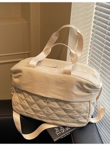 Quilted beige large capacity travel bag with stylish crossbody and hand straps