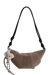 Sac croissant rétro en daim marron foncé avec bandoulière tressée noire