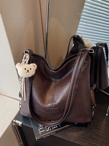 Women Large Capacity PU Leather Backpack Vintage Pleated Tote Bag With Bear Pendant Retro Soft Shoulder Bag For Daily Casual