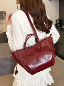 Vintage burgundy large capacity tote bag with glossy pleated leather and shoulder strap