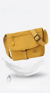 Detail einer ultraleichten 240g gelben Umhängetasche aus Nylon mit Federn-Motiv