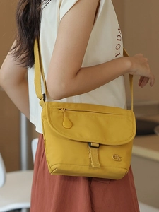 Modische gelbe Crossbody-Tasche aus Nylon mit verstellbarem Gurt für den Alltag