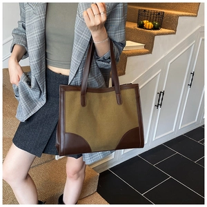 Grand sac cabas rétro en toile olive avec bordures contrastées en cuir marron foncé