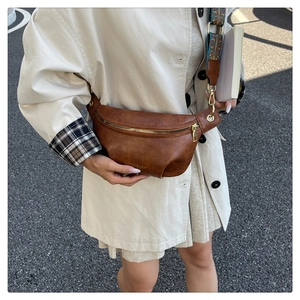 Borsa a tracolla vintage marrone con cinturino ricamato e testo fashion & bags