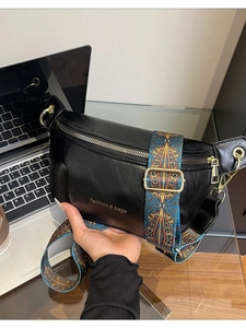 Borsa a tracolla retrò in pelle nera con tracolla etnica ricamata colorata