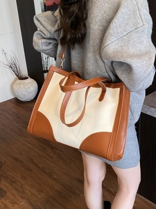 Grand sac fourre-tout en toile crème avec garniture en cuir marron contrastée