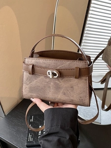 Women Retro PU Leather Bucket Bag Contrast Stitching Metal Lock Handle Crossbody Shoulder Bag Small Niche Fashion Handbag