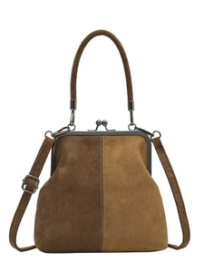 Sac à main vintage bicolore en daim marron et beige avec fermoir en métal rétro
