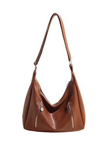 Sac hobo vintage marron avec deux poches à fermeture éclair en métal et design croissant
