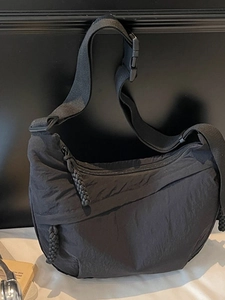 Grand Sac Bandoulière en Nylon pour Femme Couleur Unie Demi-Lune Sac Dumpling Décontracté Sac à Épaule Sangle Réglable