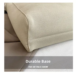 Primer plano de la base resistente al desgaste de este bolso tote de lona vintage