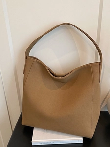 Brown leather large capacity tote bag with wide handle and magnetic closure for women