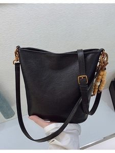 Sac seau rétro en cuir noir avec breloque en perles de bois et grand compartiment