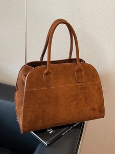 Grand sac cabas rétro en daim marron foncé avec coutures minimalistes chic