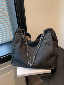 Damen Denim Einkaufstasche Große Kapazität Metallkette Schultertasche Gefaltet Kordelzug Lässige Hobo Handtasche Für Den Alltag