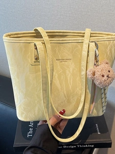 Large Capacity Crinkle PU Leather Tote Bag For Women Lightweight Shoulder Bag With Teddy Bear Charm Fashion Handbag