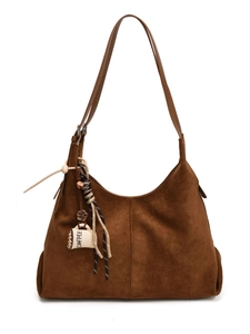 Sac hobo en daim marron avec pendentif café décoratif et détail de corde tressée