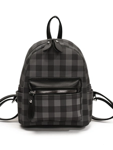 Zaino a scacchi grigi alla moda con accenti in pelle nera e cerniere in metallo argentato
