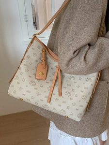 Schicke beige Tragetasche mit Schmetterlingsdruck und braunem Leder für den Alltag