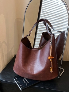 Women Large PU Leather Bucket Bag Retro Niche Design Hobo Shoulder Bag With Wooden Bead Tassel Charm Everyday Tote Bag
