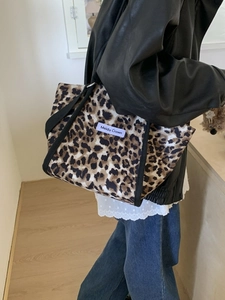 Sac fourre-tout en toile à imprimé léopard avec grande capacité et étiquette violette