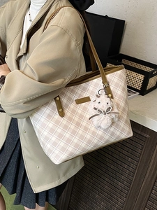 Classic large capacity checkered tote bag for women with green leather straps and plush charm