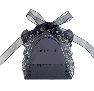 Boîte cadeau Eid Mubarak noire découpée au laser avec motifs floraux dentelle et ruban