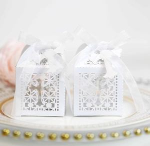 European Hollow Candy Box Laser Cut Cross Pattern Pearlescent Paper Gift Box With Ribbon For Wedding Baptism Party Favor