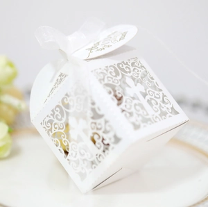 European laser-cut hollow white wedding favor box with ribbon and gift tag