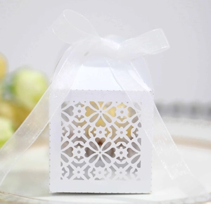 European Laser Cut Hollow Floral Candy Box With Ribbon Bow Heart Pattern Pearl Paper Gift Box For Wedding Party Favor