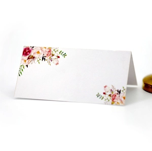 Marque-places de mariage avec roses aquarelles imprimées sur carton blanc premium