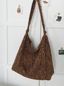Sac fourre-tout vintage à motif léopard avec des bretelles nouées décoratives