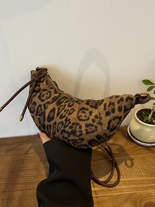 Elegante Borsa Croissant con Stampa Leopardata per Donna Borsa a Tracolla Vintage a Forma di Luna Borsa a Spalla