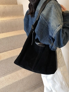 Grand sac hobo chic en daim noir avec bandoulière en cuir lisse et grande capacité