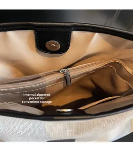 Dettaglio interno della borsa tessuta con chiusura magnetica e tasca con cerniera