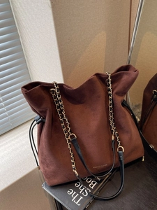 Sac Seau en Cuir PU Dépoli à la Mode pour Femmes Sac à Bandoulière à Chaîne de Grande Capacité Sac Cabas Vintage à Cordon Sac à Bandoulière Décontracté Quotidien