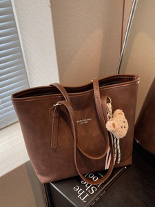 Women Large Capacity PU Leather Tote Bag Fashion Shoulder Bag With Plush Bear Charm For Commuting School Daily Retro Style