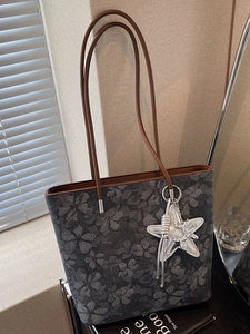 Large Capacity Printed Floral Tote Bag For Women High-End PU Leather Commuter Shoulder Bag With Star Pendant Lazy Style Travel Handbag